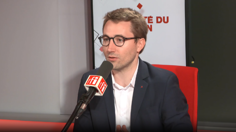 Antoine Léaument, député LFI-Nupes de l’Essonne, dans les studios de RFI le 25 juillet 2023.