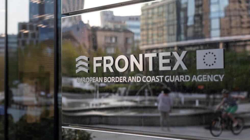 Le logo de la force frontalière de l'Union européenne Frontex au siège de Varsovie, en Pologne, le 5 août 2019.