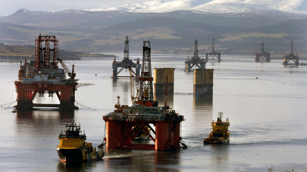 Des plates-formes pétrolières offshore près des Highlands, en Écosse, le 15 février 2016.